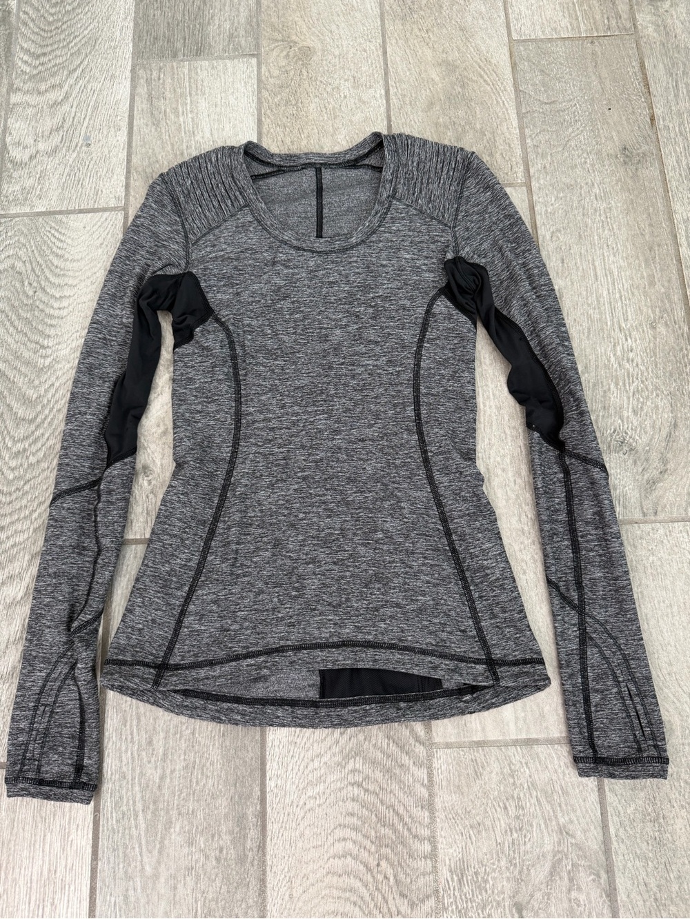 lululemon athletica Women's Long-Sleeve Heather Charcoal Gray Top